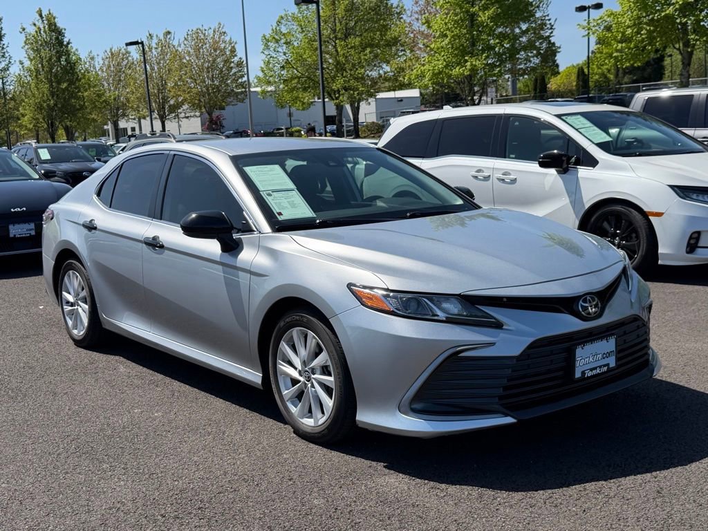 Used 2022 Toyota Camry LE FWD image 2