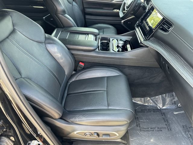 Used 2024 Jeep Wagoneer L Series III w/ Flexible Seating Group AWD/4WD image 13