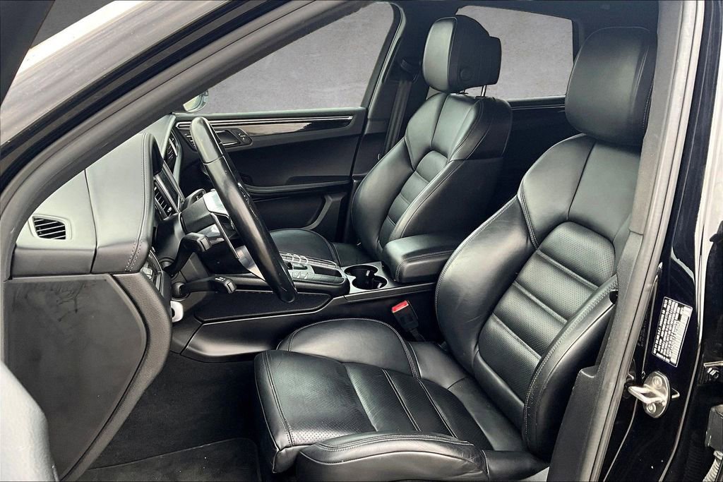 Used 2018 Porsche Macan AWD/4WD image 22