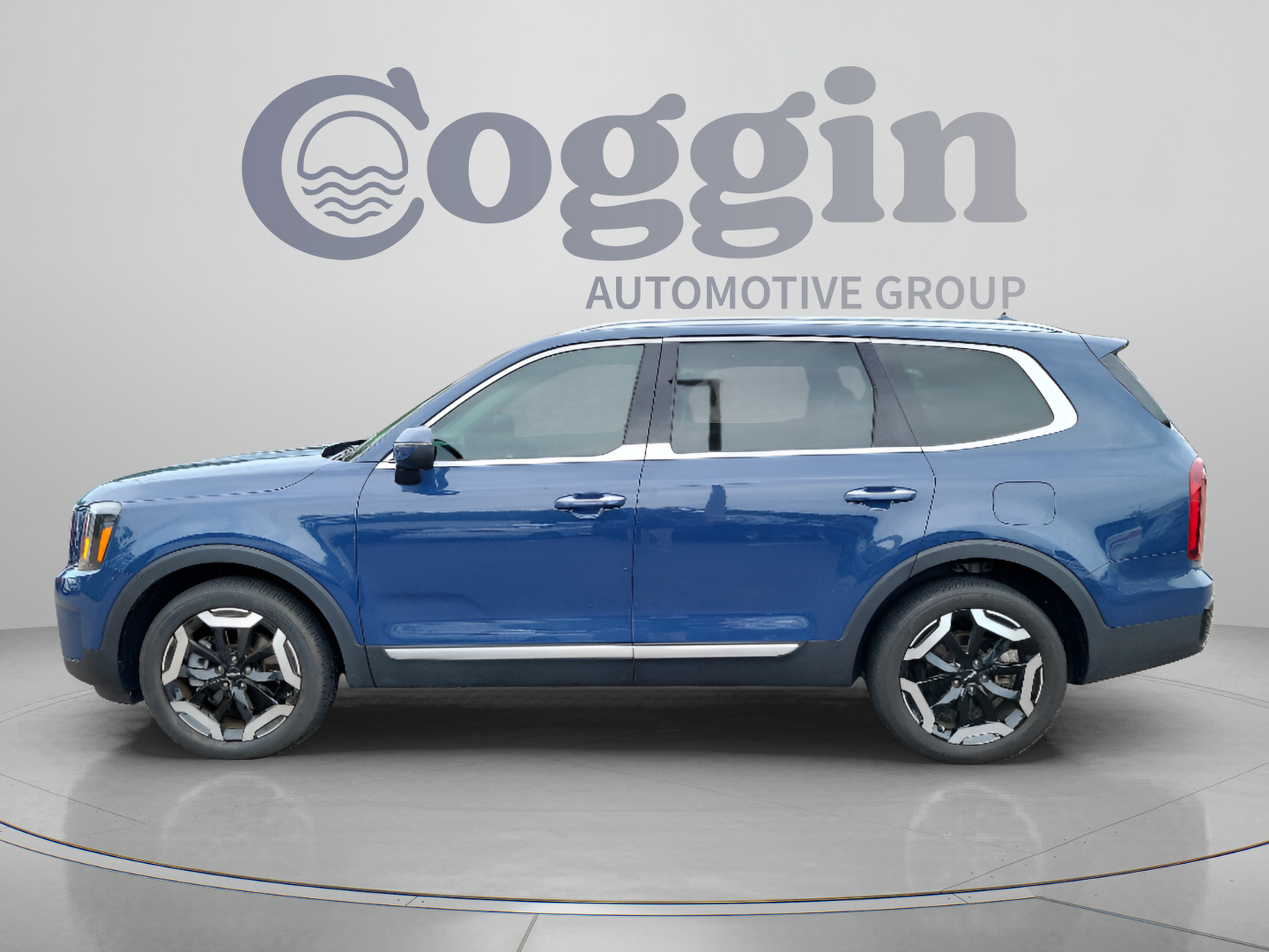 Used 2024 Kia Telluride S w/ S Sunroof Package FWD image 2