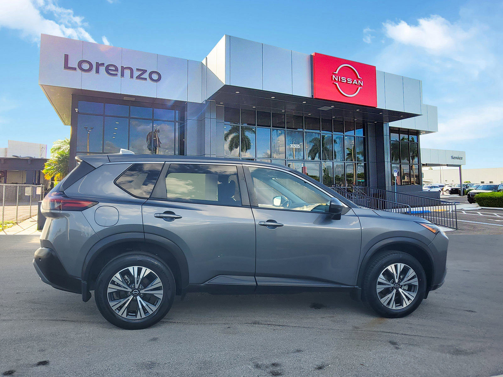 Used 2022 Nissan Rogue SV image 4