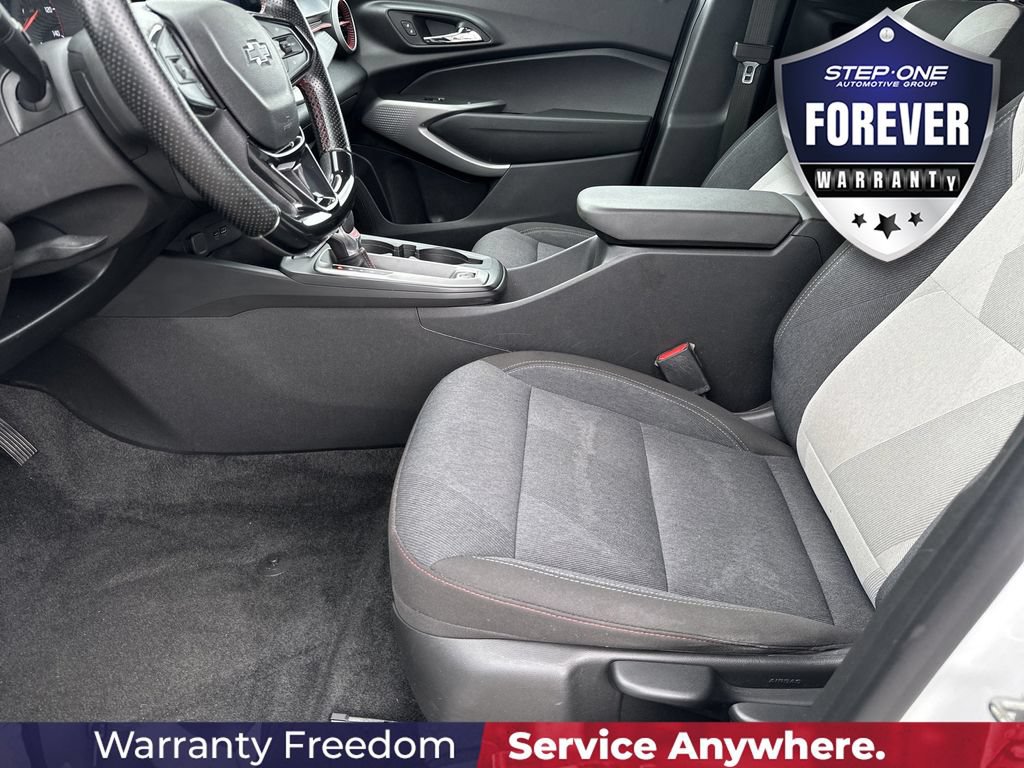Used 2024 Chevrolet Trax RS FWD image 14