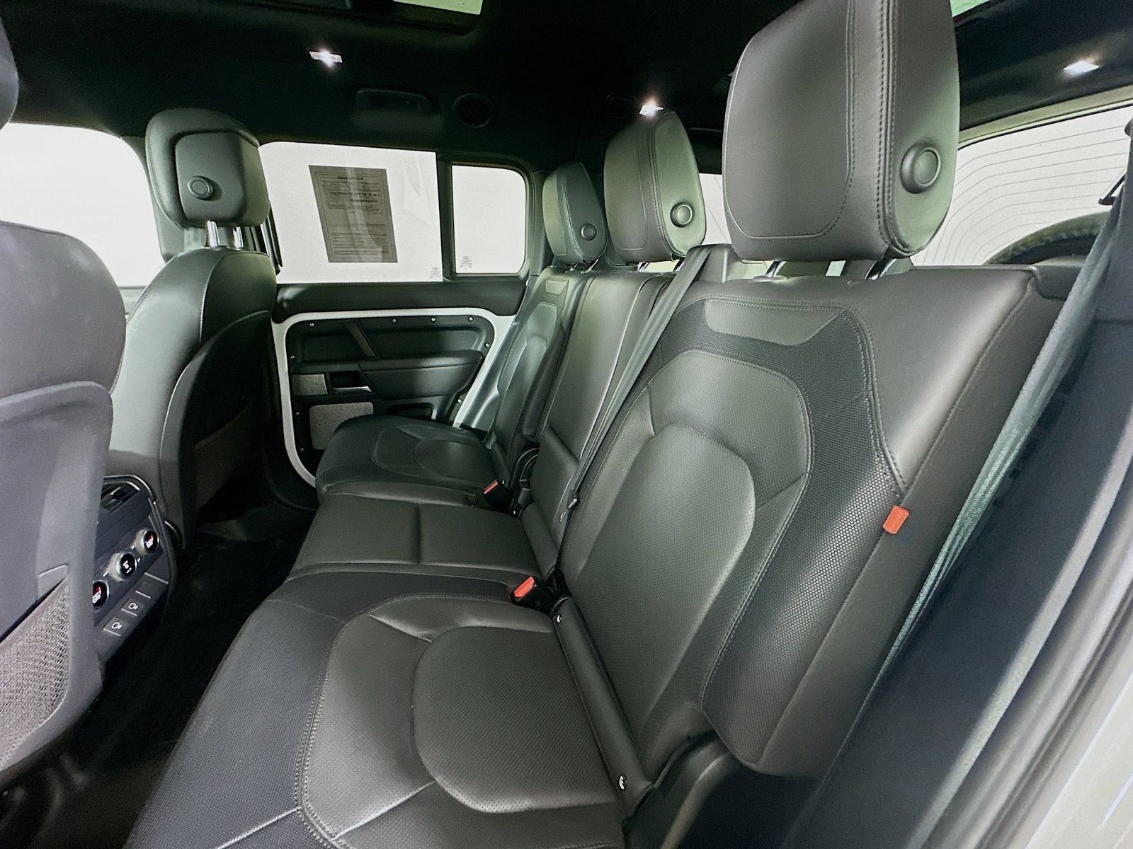 Used 2024 Land Rover Defender 130 X-Dynamic SE AWD/4WD image 34