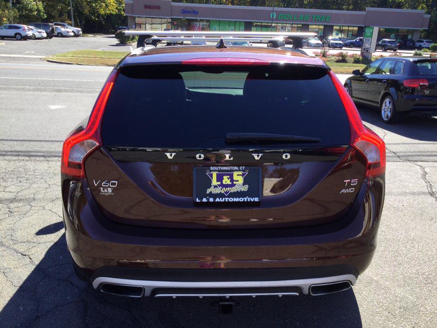 Used 2017 Volvo V60 T5 Cross Country w/ Climate Package image 6