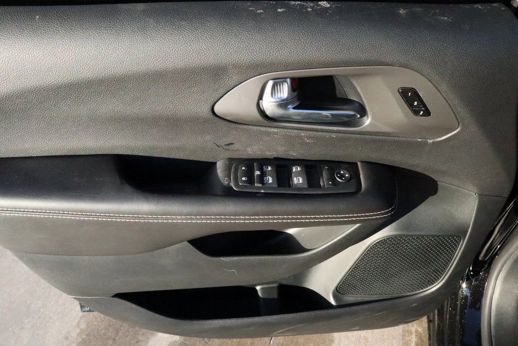 New 2026 Chrysler Pacifica Select image 16