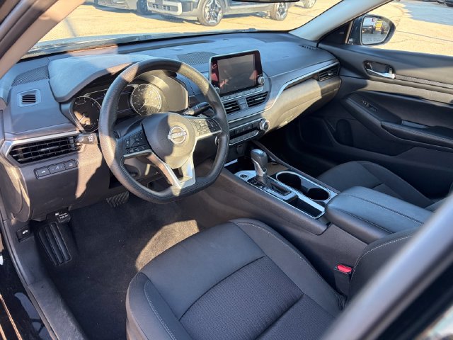 Used 2024 Nissan Altima 2.5 SV FWD image 21