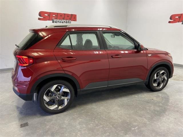 Used 2024 Hyundai Venue Limited image 18