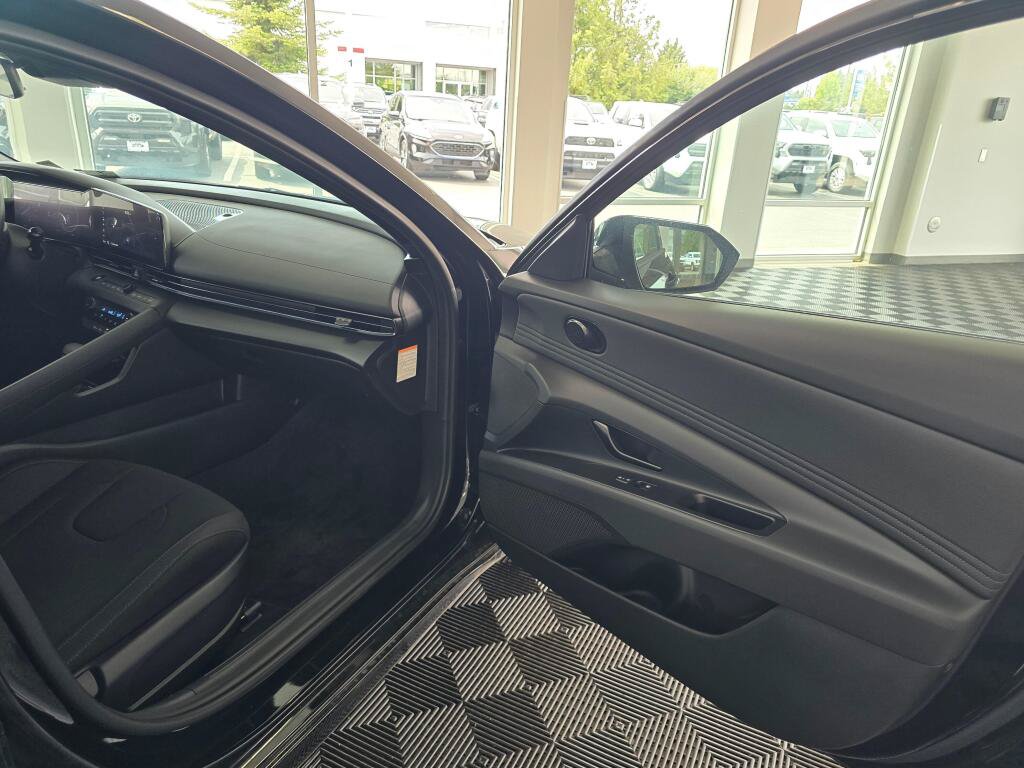 New 2026 Hyundai Elantra SEL FWD image 36