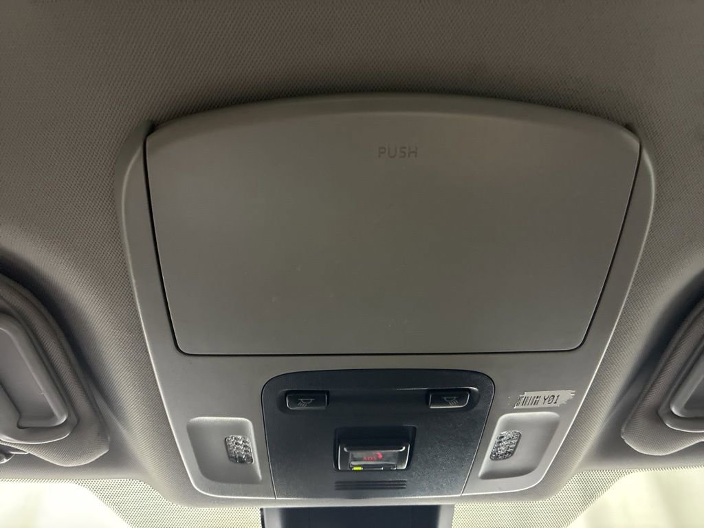 Used 2020 Toyota Camry SE FWD image 21