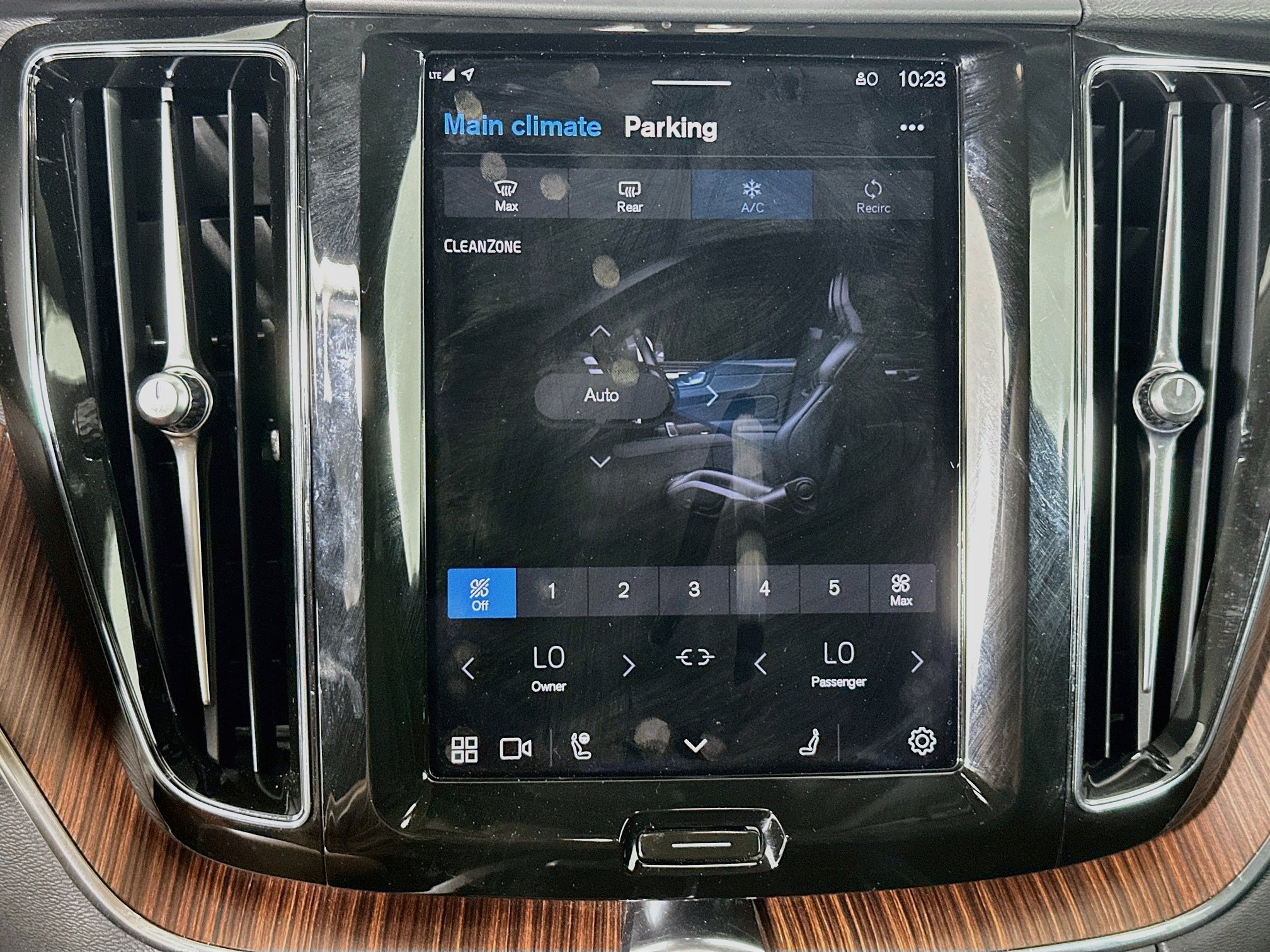 Used 2023 Volvo XC60 B5 Plus w/ Protection Package Premier FWD image 24