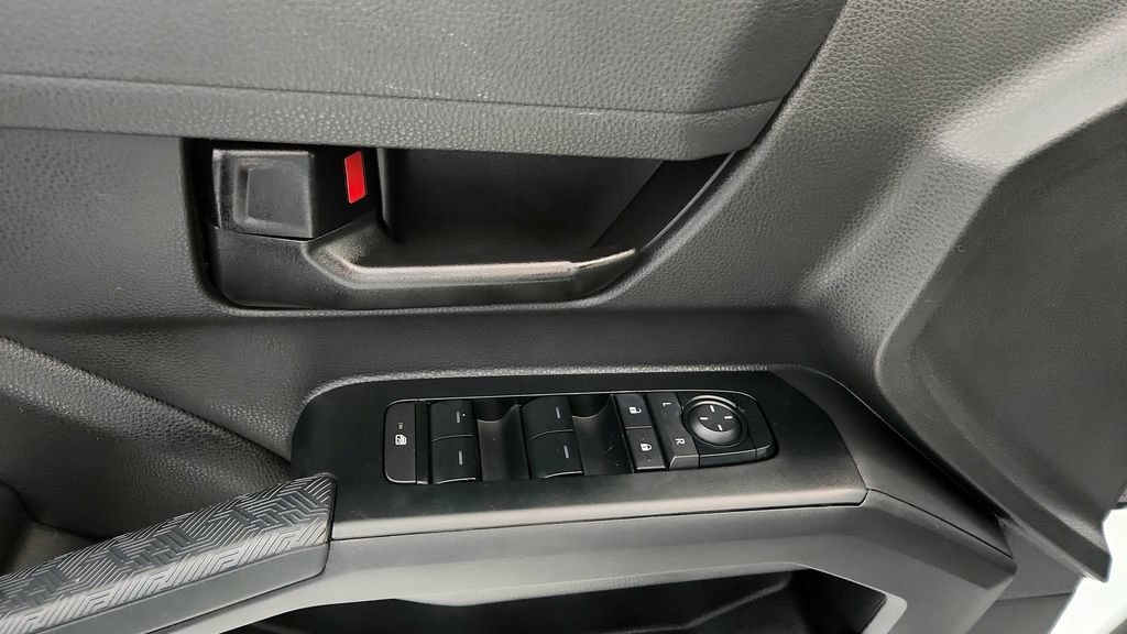 Used 2025 Toyota Tacoma SR5 AWD/4WD image 30