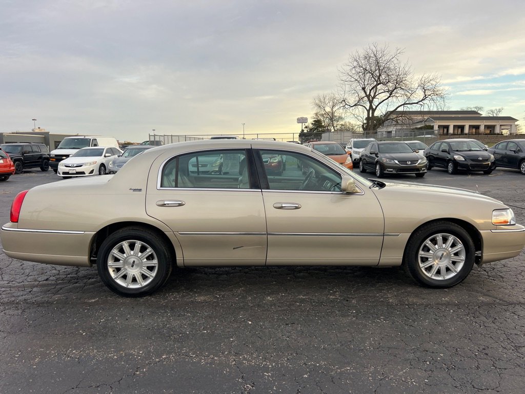 Used 2009 Lincoln Town Car Signature Limited image 8