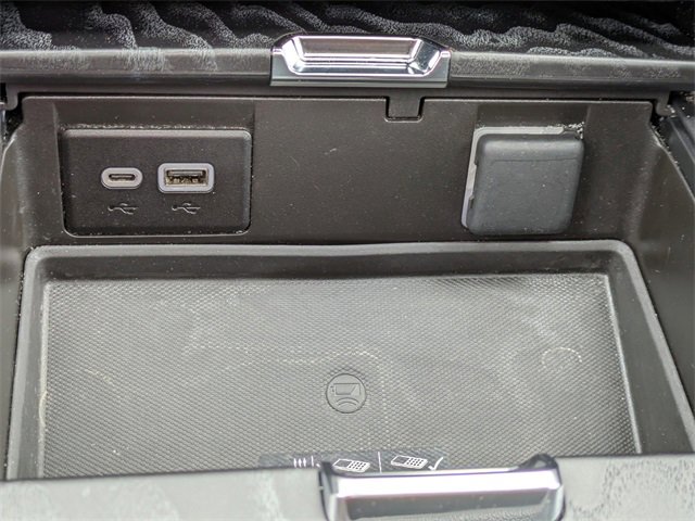 Used 2024 GMC Yukon Denali image 28