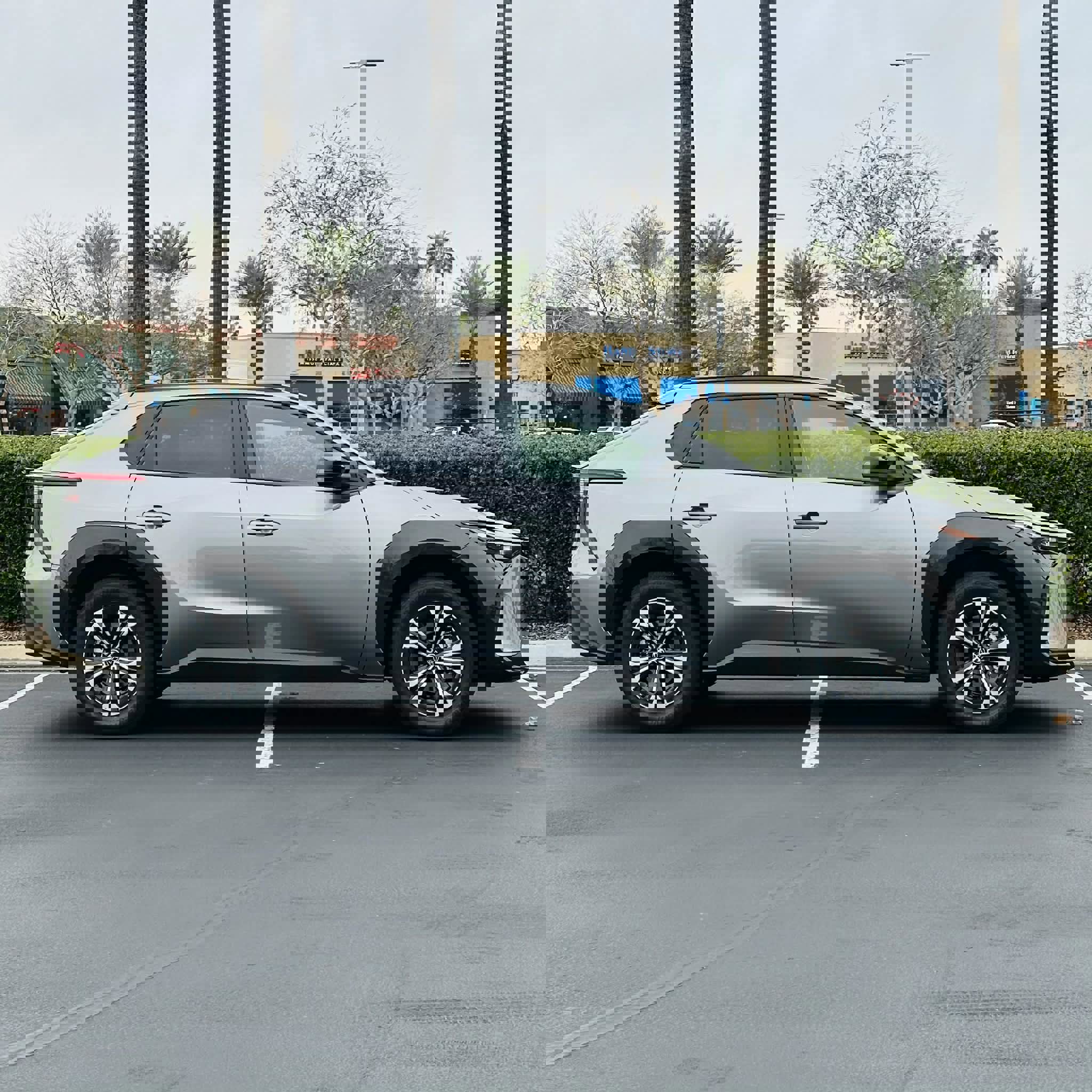 Used 2024 Toyota bZ4X XLE SPORT UTILITY 4D w/ Weather Package image 7