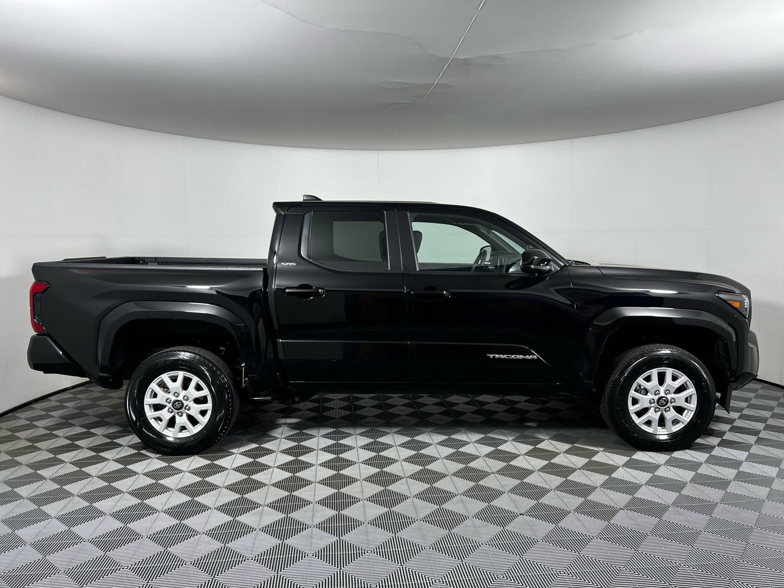 Certified 2024 Toyota Tacoma SR5 image 4