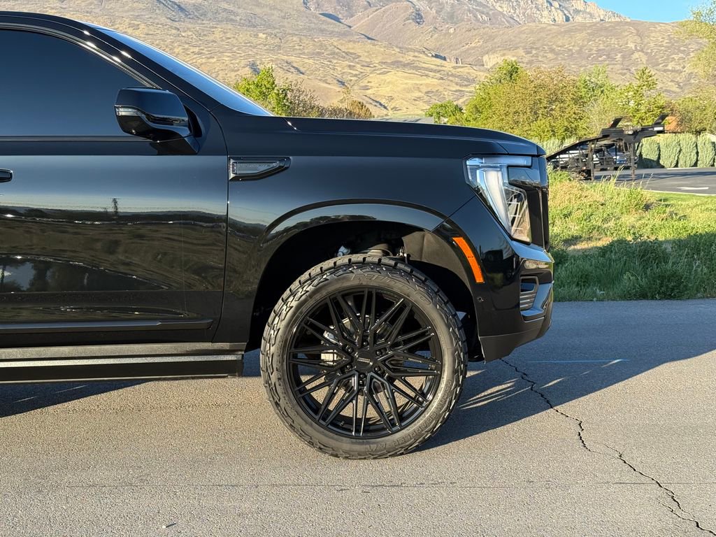 Used 2025 GMC Yukon Denali Ultimate AWD/4WD image 3