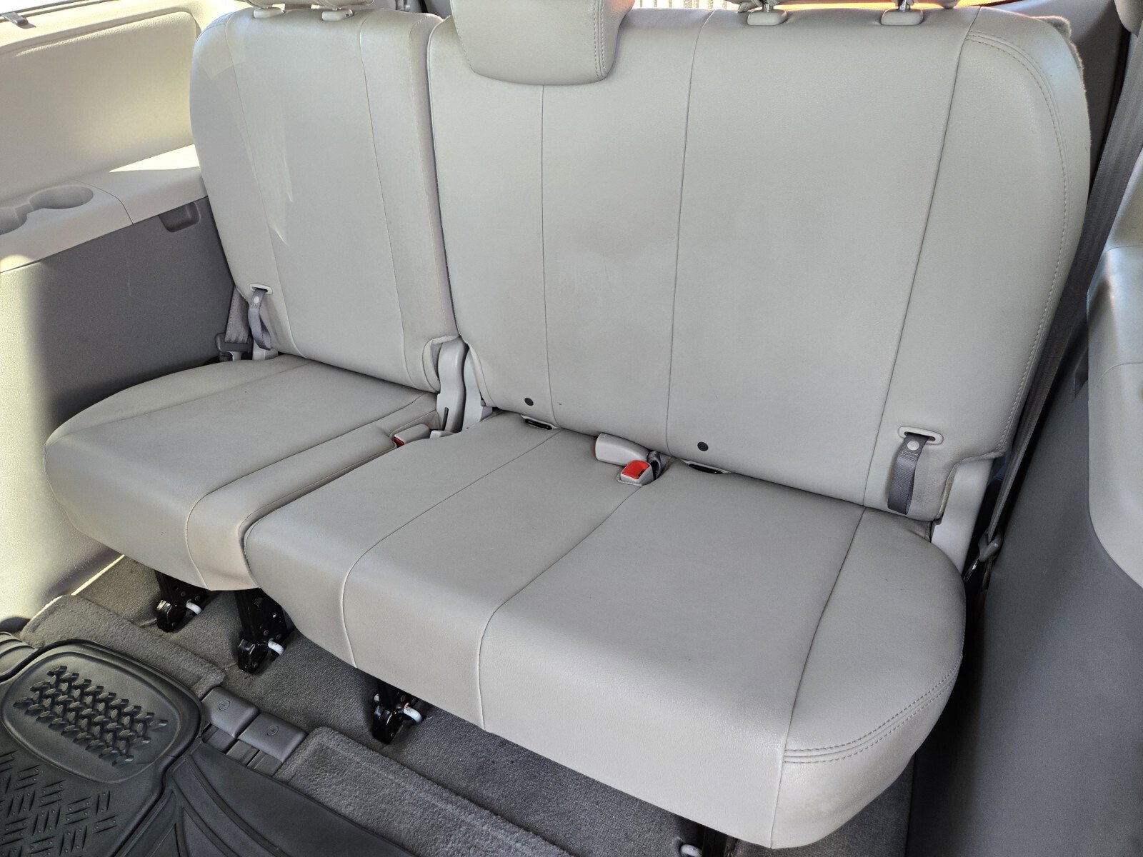 Used 2012 Toyota Sienna XLE FWD image 11