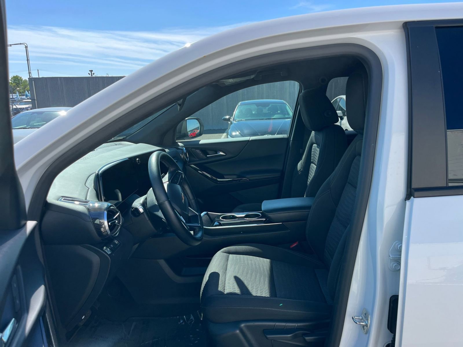 Used 2025 Chevrolet Equinox LT FWD image 27