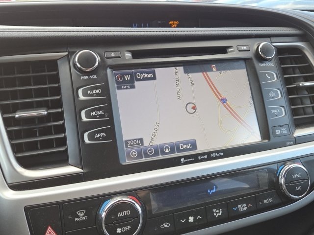 Used 2018 Toyota Highlander SE image 4