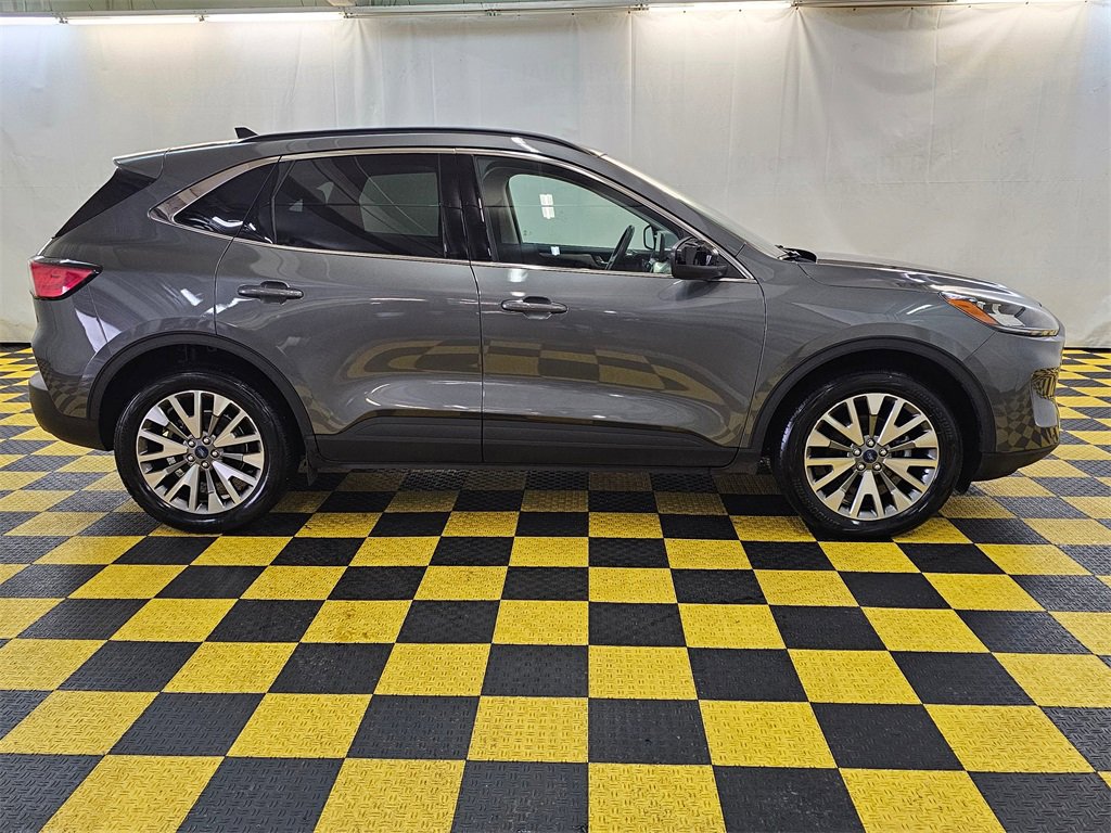 Used 2022 Ford Escape Titanium w/ Class II Trailer Tow Package image 2