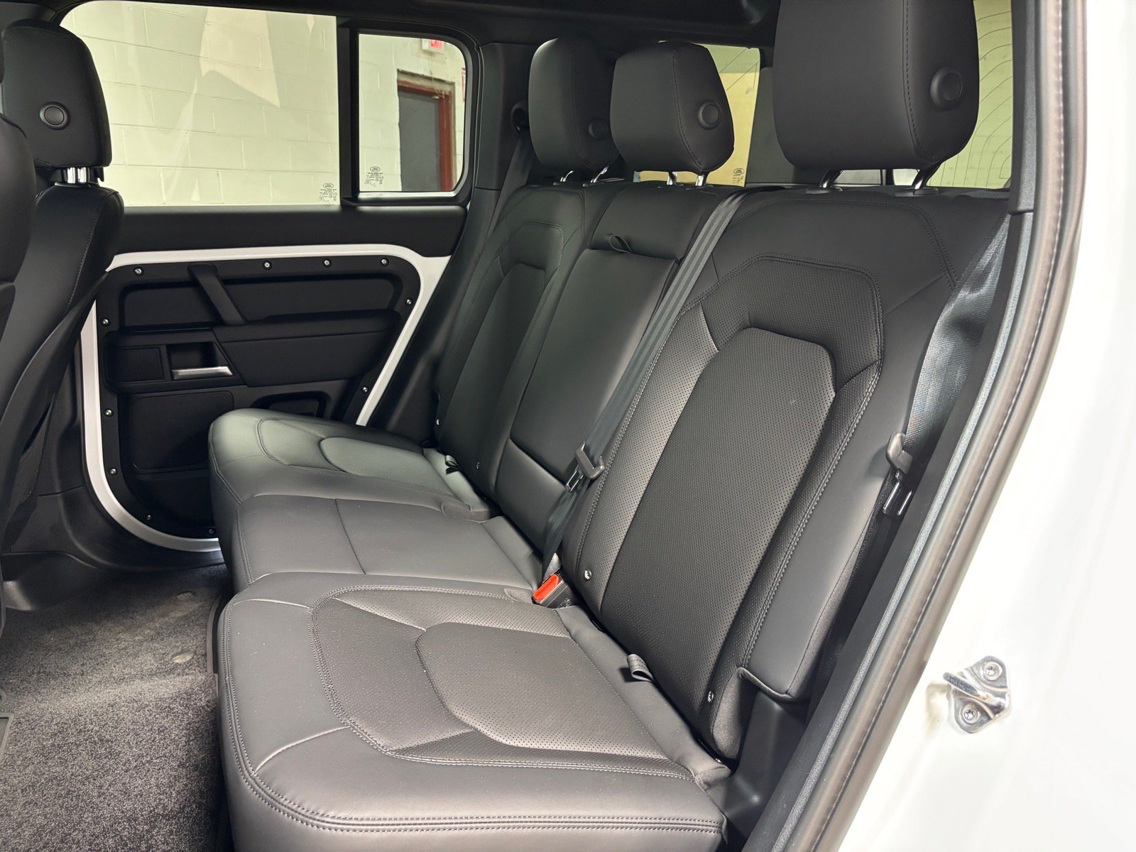Used 2026 Land Rover Defender 110 X-Dynamic SE AWD/4WD image 29