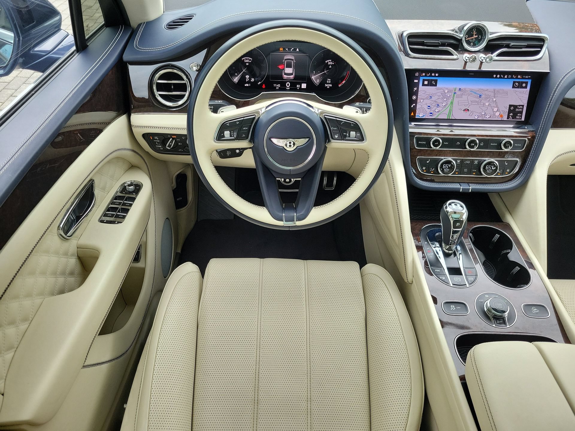 Certified 2022 Bentley Bentayga AWD/4WD image 27