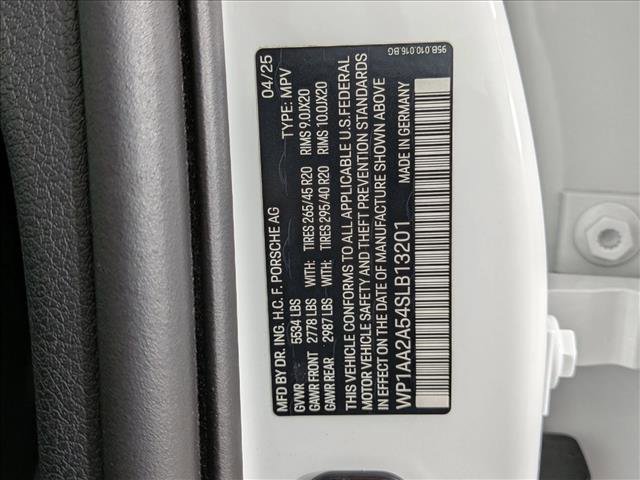Certified 2025 Porsche Macan AWD/4WD image 29