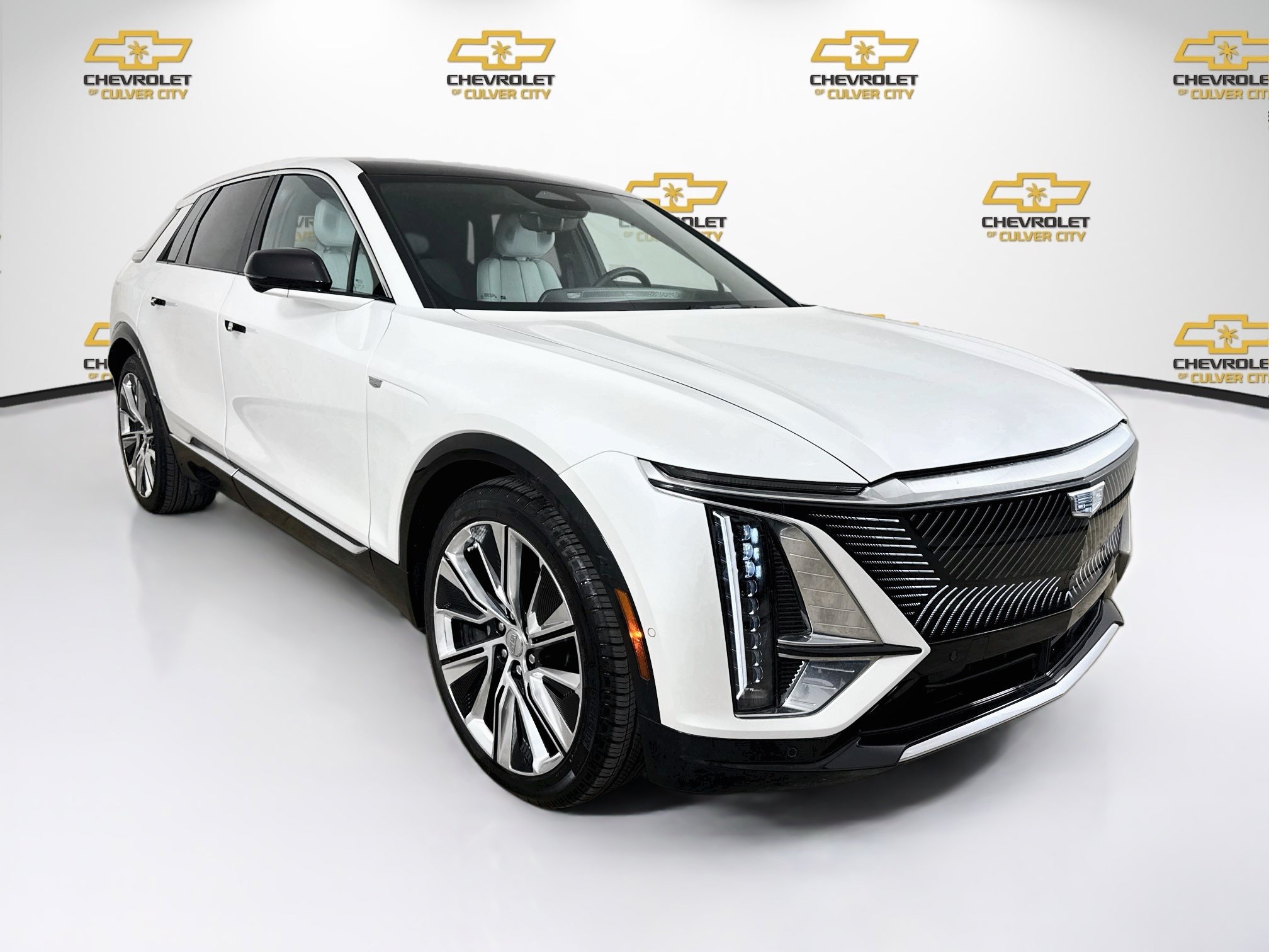 Used 2024 Cadillac Lyriq Luxury RWD image 1