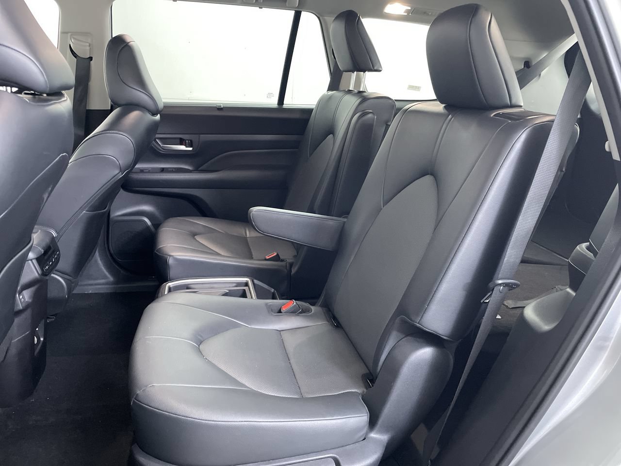 Used 2025 Toyota Grand Highlander AWD image 9