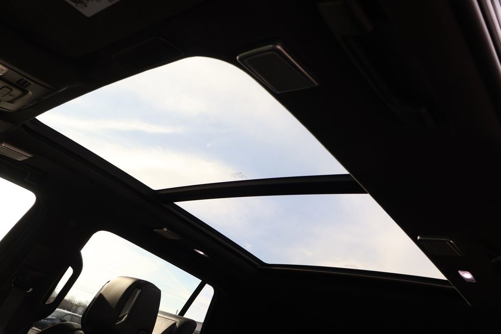 Used 2023 Cadillac Escalade Sport Platinum w/ LPO, ONYX Package image 41