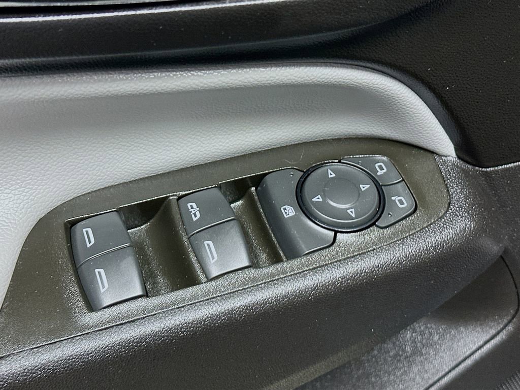 Used 2024 Chevrolet Equinox LS image 18