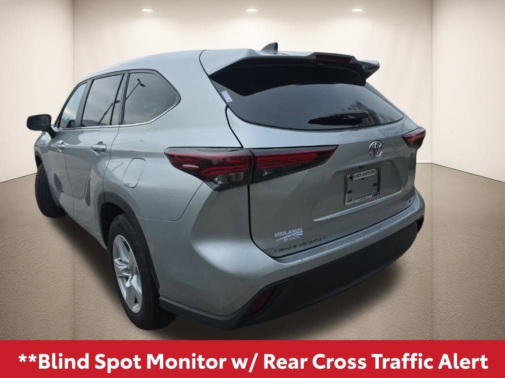 Used 2024 Toyota Highlander LE image 4