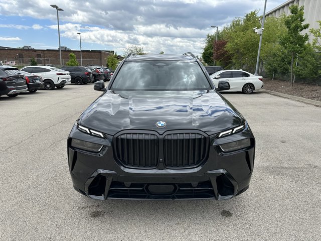 Used 2024 BMW X7 xDrive40i w/ M Sport Package AWD/4WD image 2