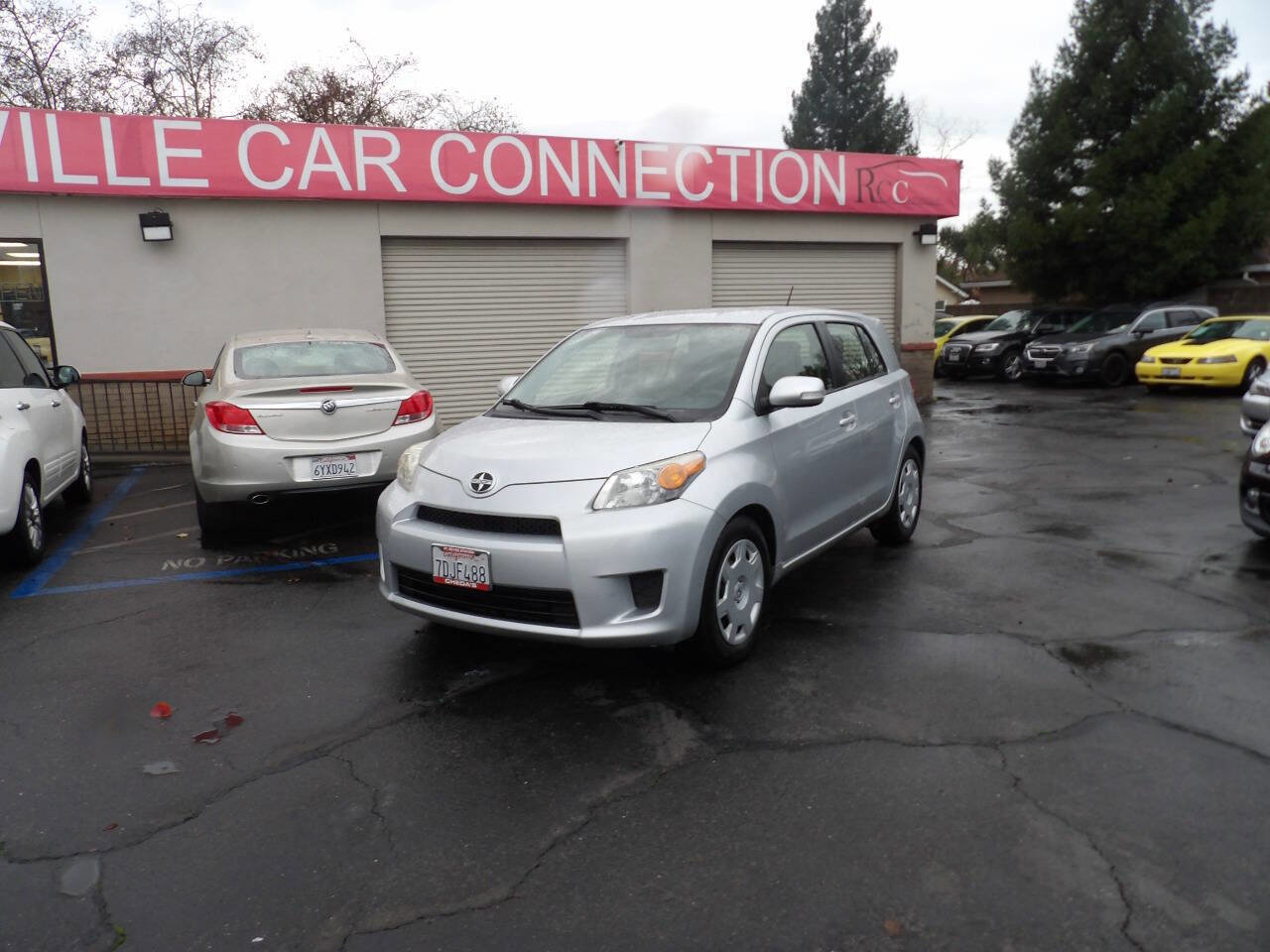Used 2013 Scion xD image 1