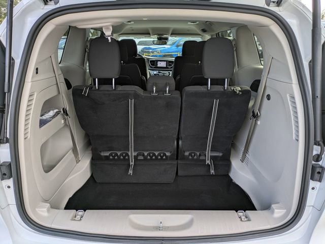 Used 2023 Chrysler Voyager LX image 13