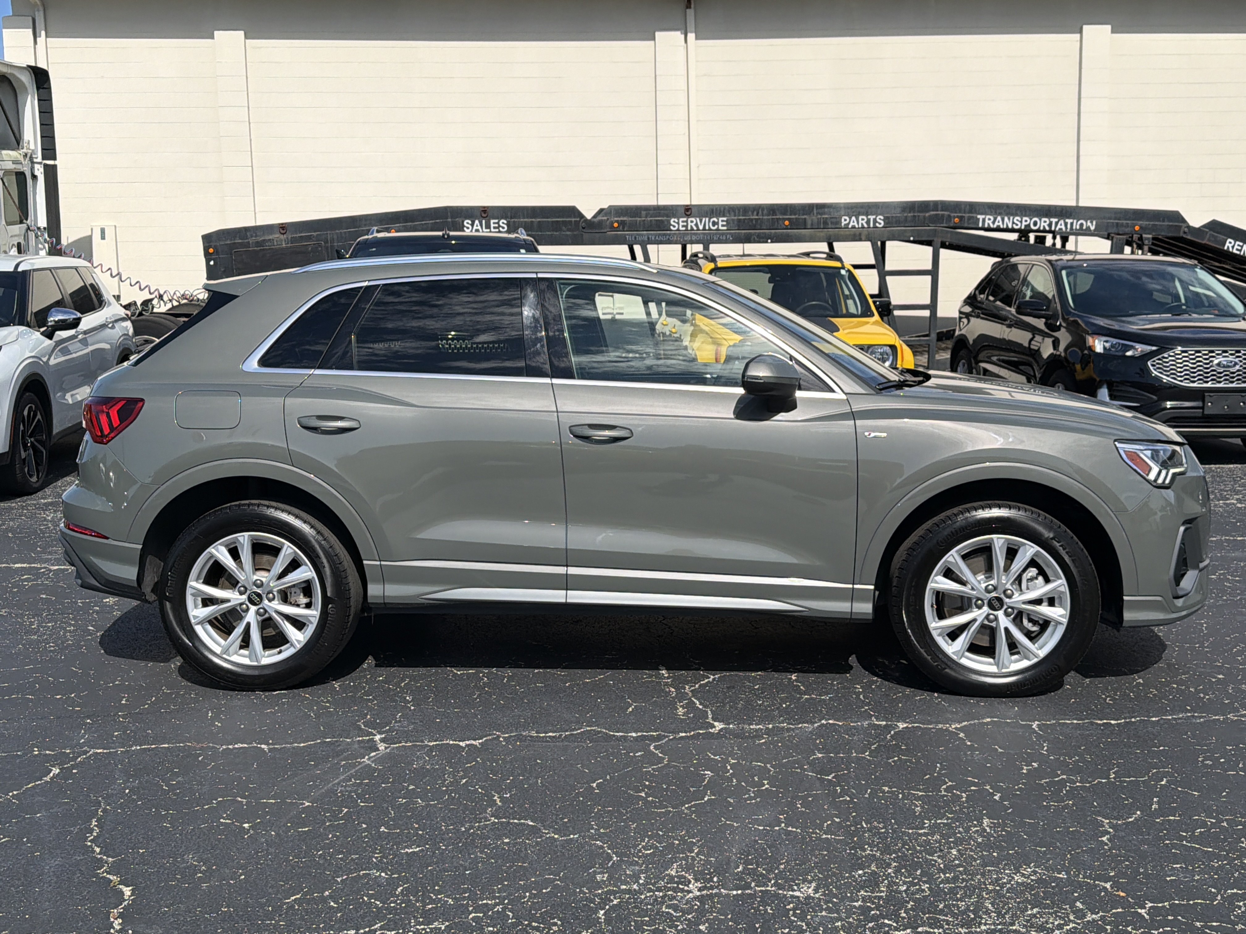 Used 2025 Audi Q3 2.0T Premium AWD/4WD image 2
