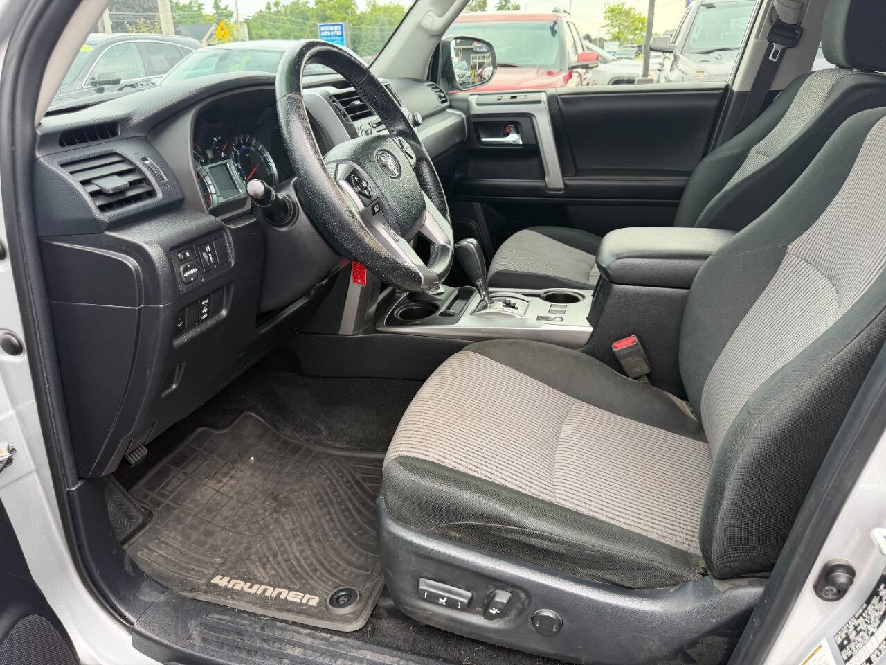 Used 2014 Toyota 4Runner SR5 AWD/4WD image 10