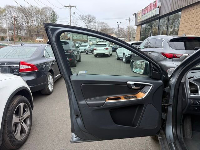 Used 2017 Volvo XC60 T6 Inscription image 10