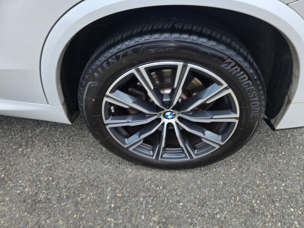 Used 2021 BMW X5 xDrive40i w/ M Sport Package AWD/4WD image 5