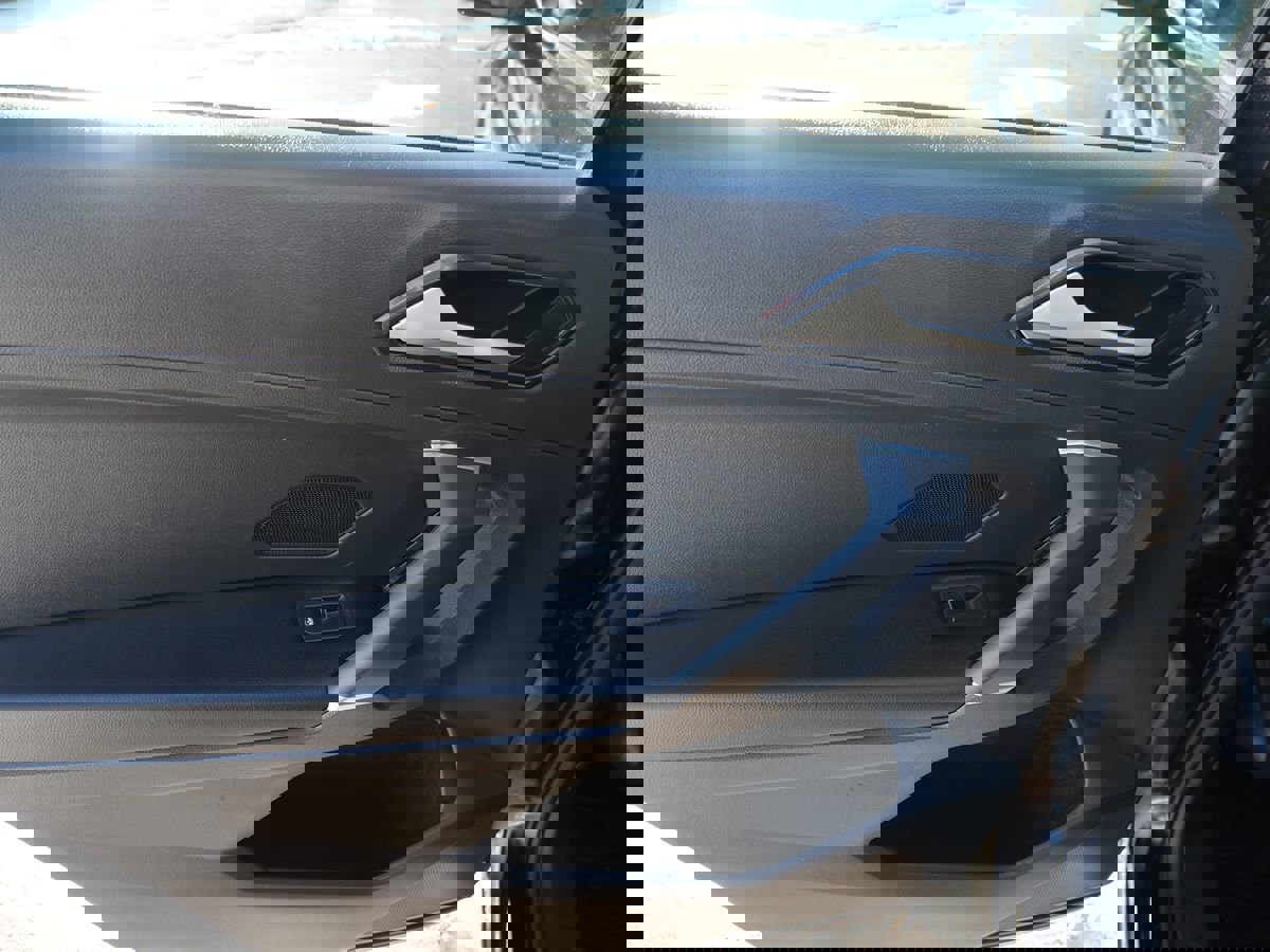 Used 2018 Volkswagen Tiguan SEL image 24