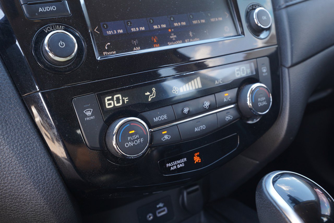 Used 2020 Nissan Rogue SV FWD image 16