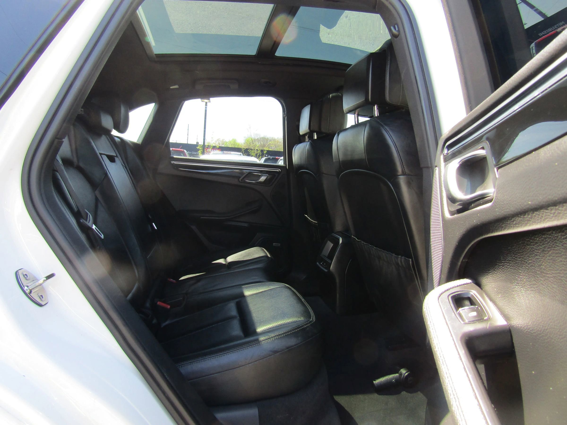 Used 2015 Porsche Macan S w/ Premium Package Plus image 19