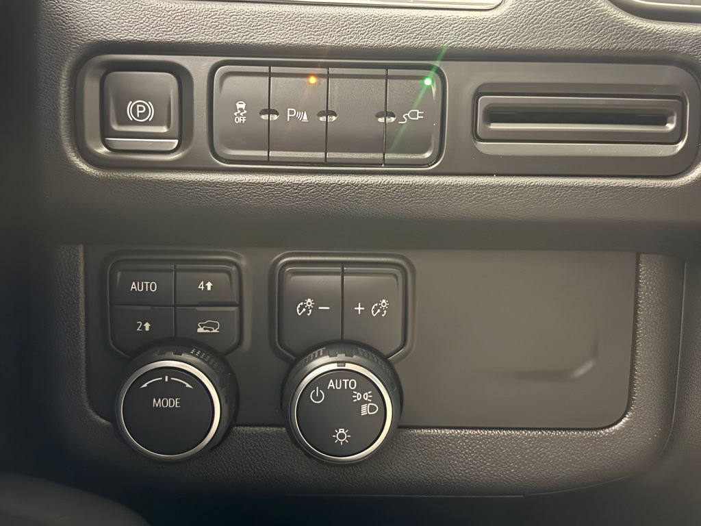 Used 2021 Chevrolet Suburban RST w/ Rear Media and Nav Package AWD/4WD image 29