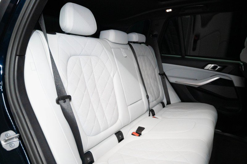 Used 2024 BMW X5 xDrive40i w/ M Sport Package AWD/4WD image 15