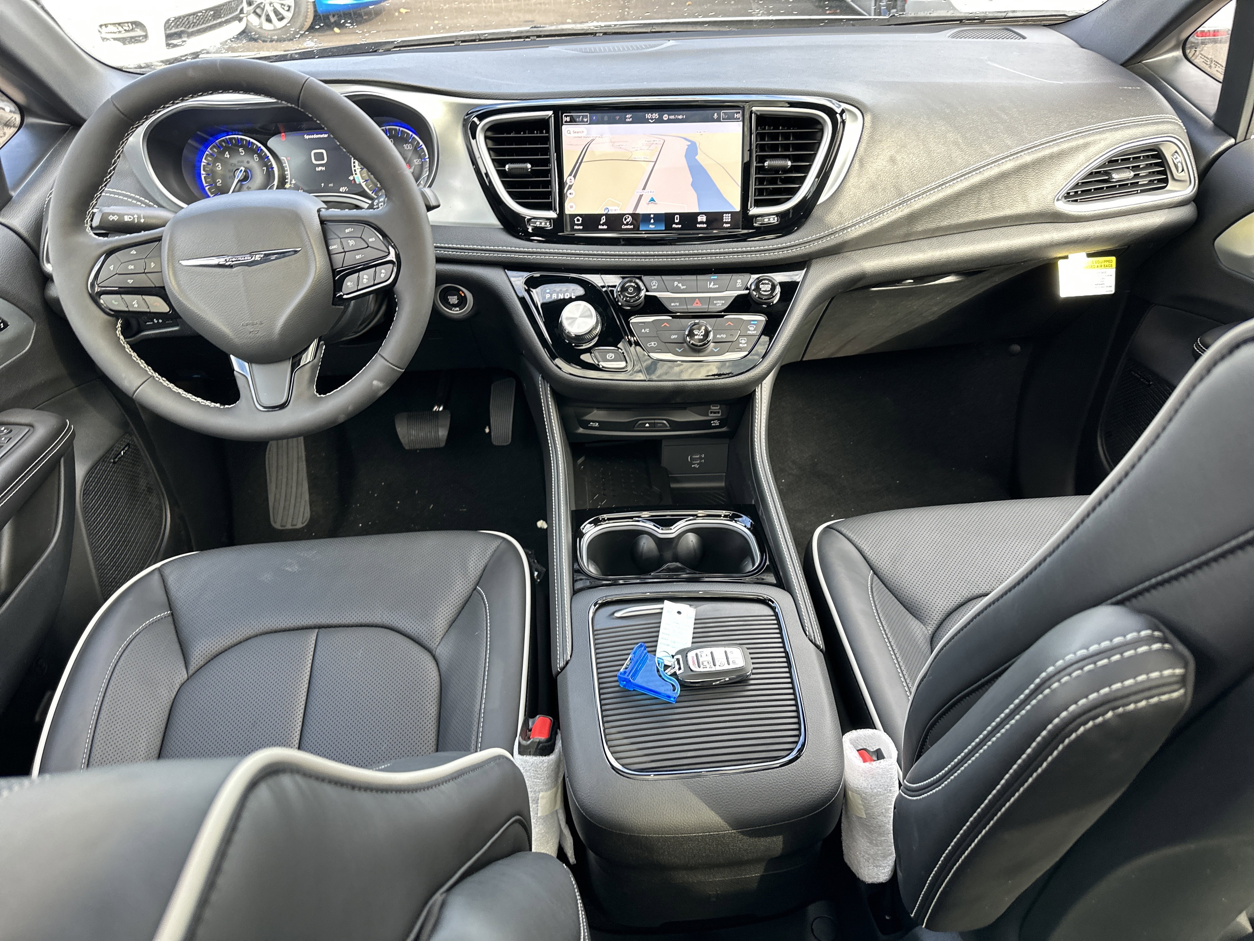 New 2026 Chrysler Pacifica Limited w/ Uconnect Theater Family Group image 32