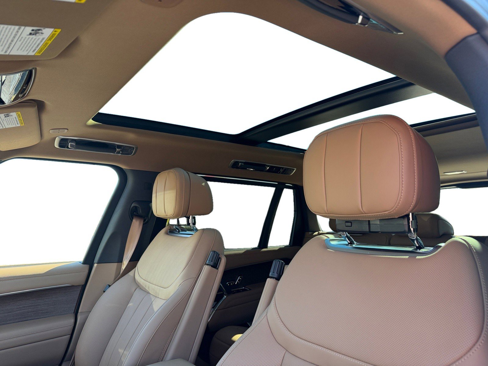 New 2026 Land Rover Range Rover Long Wheelbase SE image 12