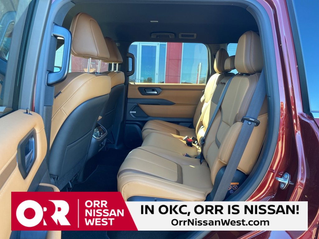 Used 2025 Nissan Armada SL image 15