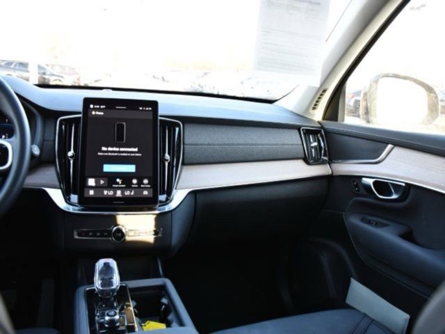 Used 2025 Volvo XC90 B5 Plus image 17