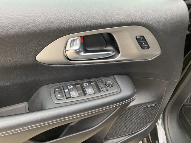Certified 2022 Chrysler Pacifica Limited w/ S Appearance Package image 10