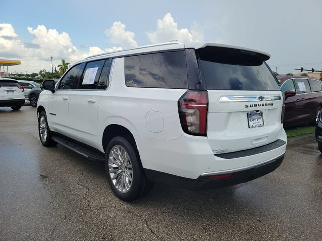 Used 2022 Chevrolet Suburban LT RWD image 3